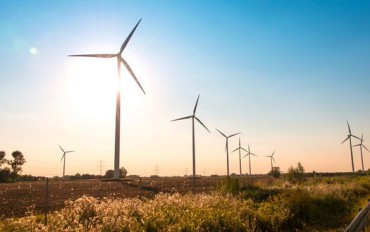 jowalen-wind-mills-during-bright-summer-day-370x232.jpg